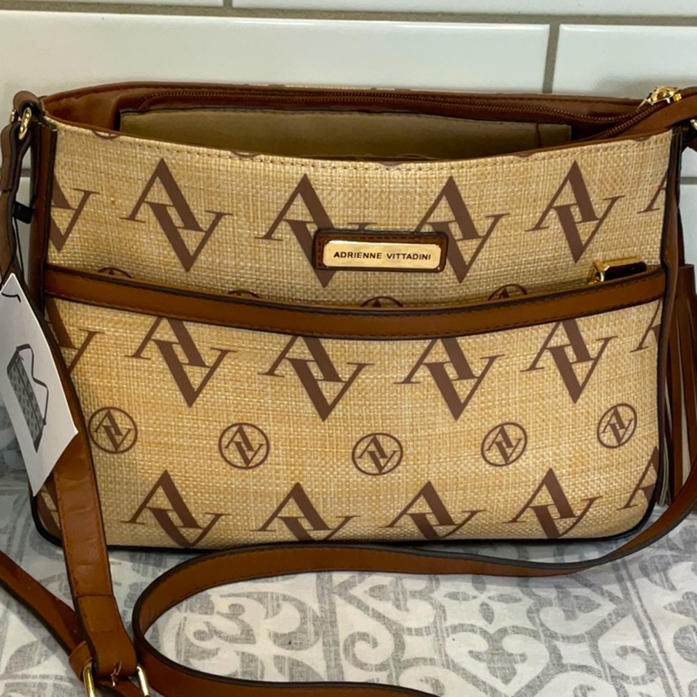 Adrienne Vittadini crossbody hand bag